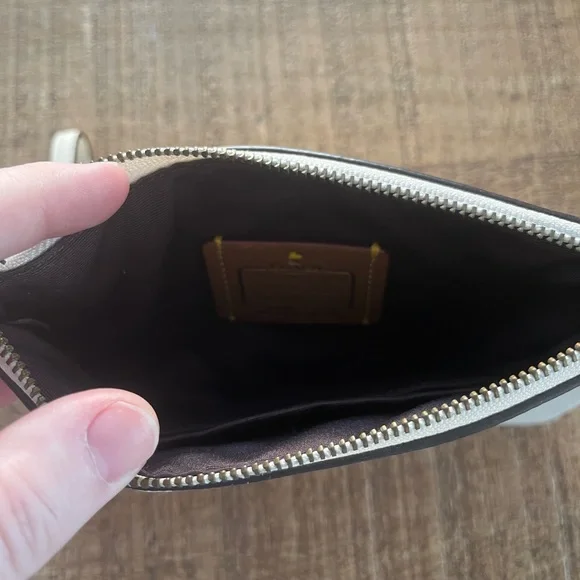 Authentic Coach White Leather Wristlet with Snoopy Graphic - Picture 4 of 5